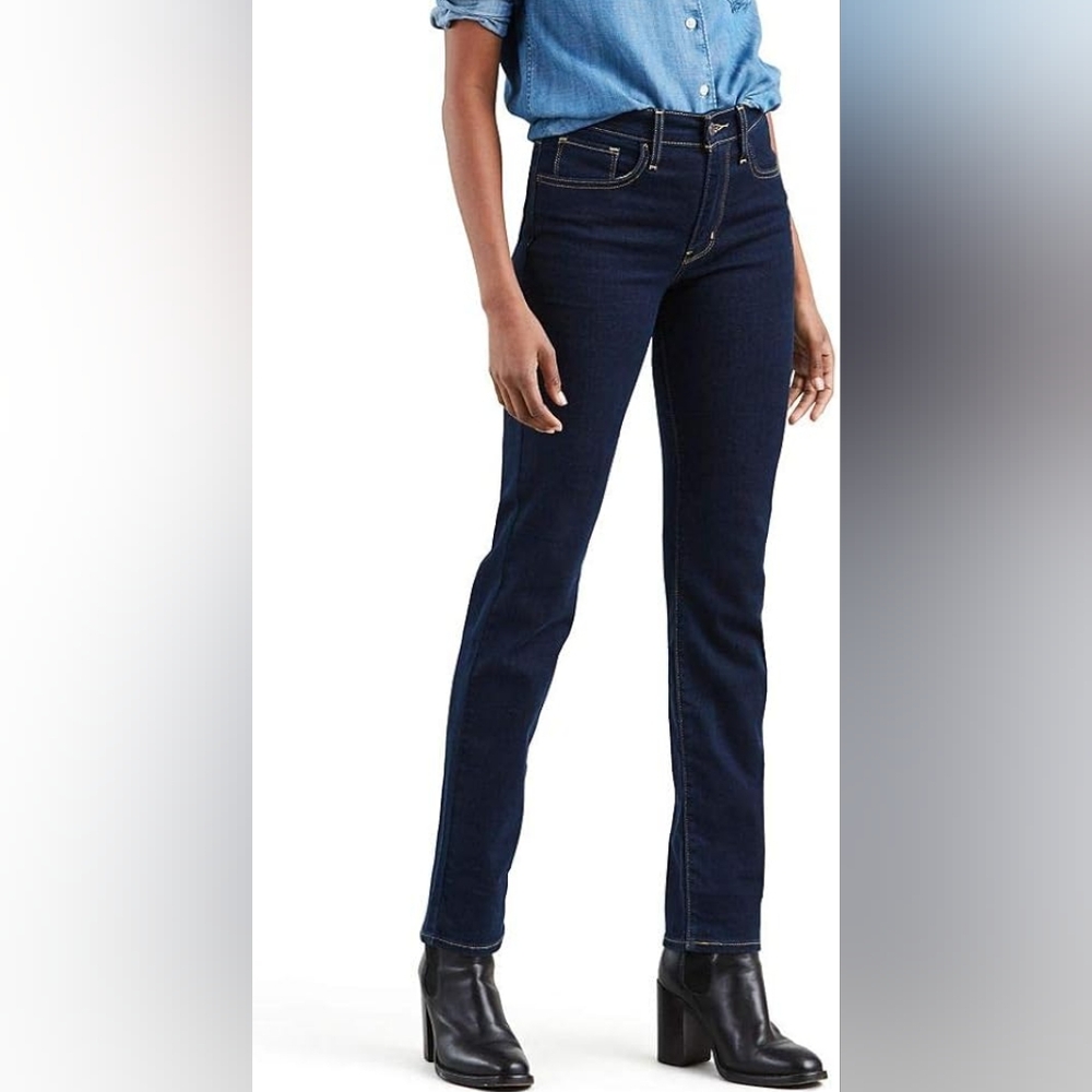 Levi High Rise Straight Leg Jeans (worn once!)